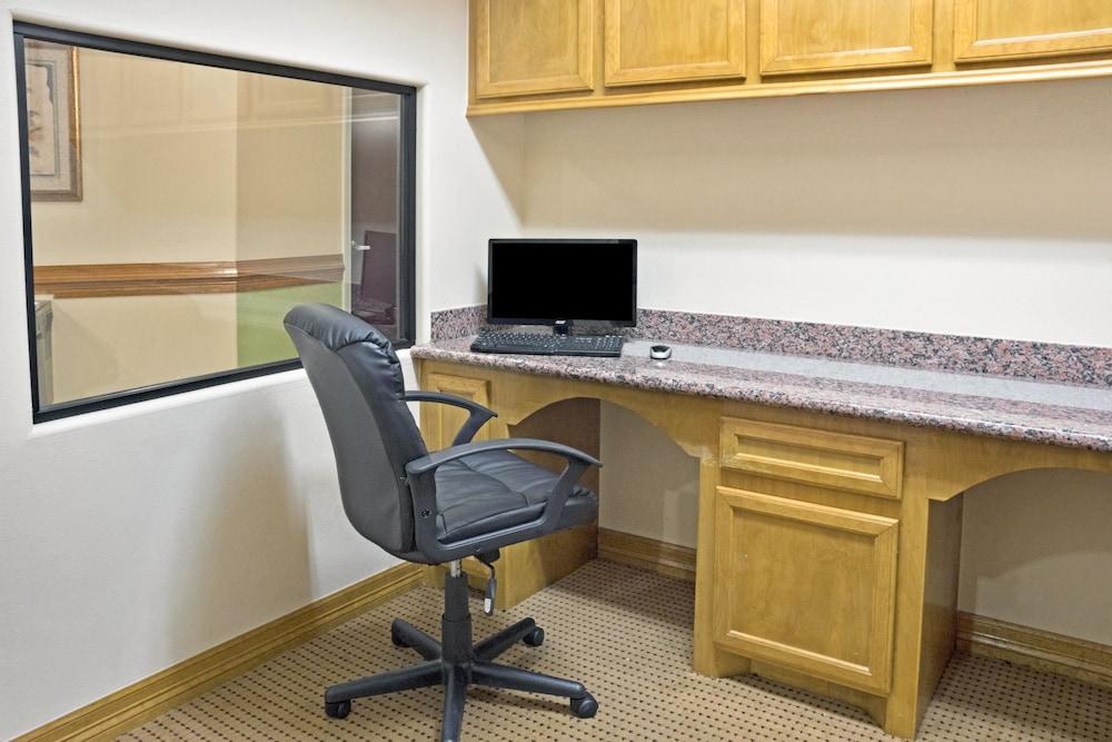 Surestay Studio By Best Western Conroe Downtown Exterior photo