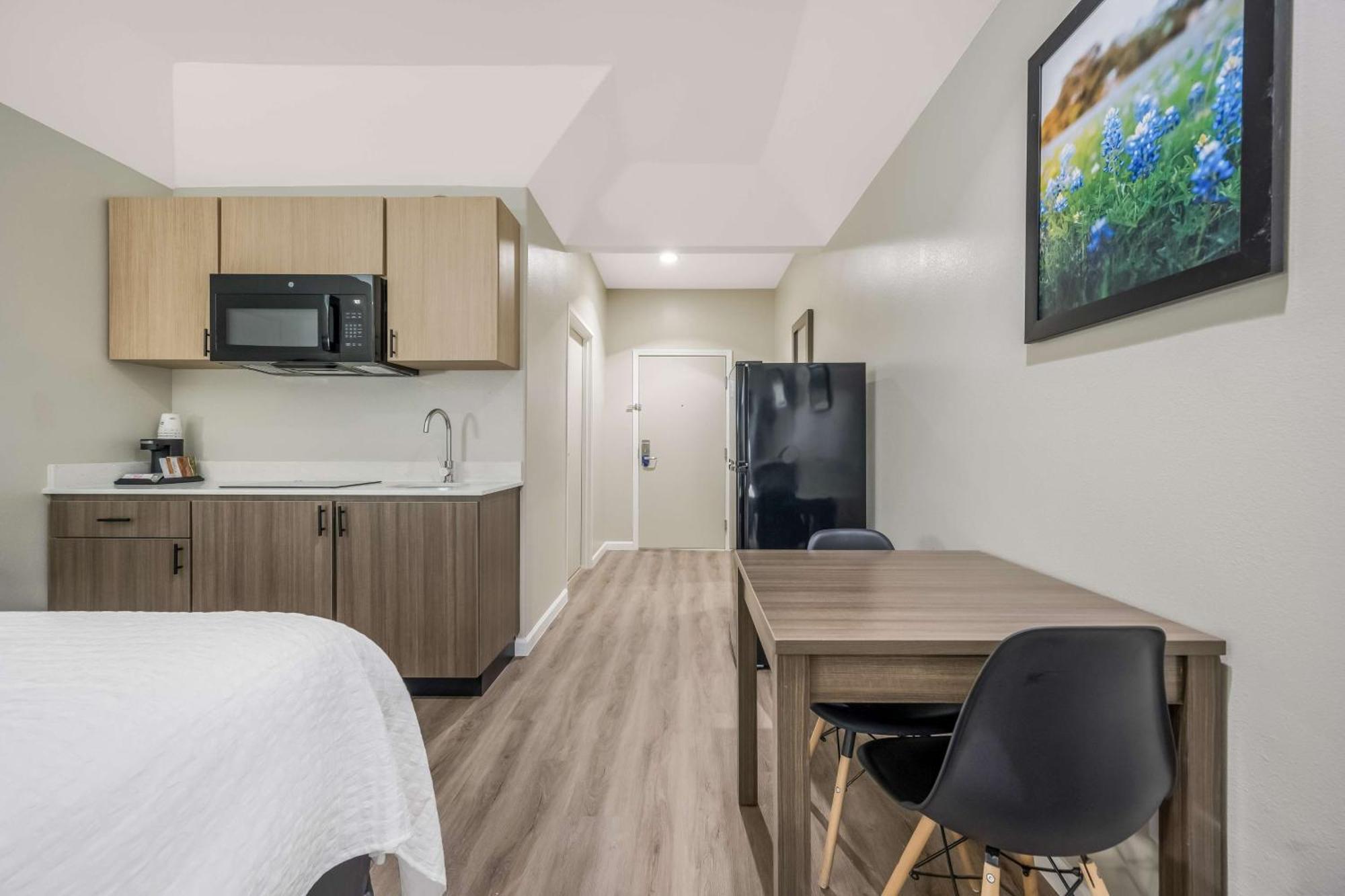 Surestay Studio By Best Western Conroe Downtown Exterior photo